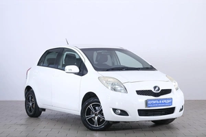 Хетчбэк Toyota Vitz 2009 года, 729000 рублей, Омск
