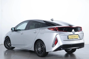 Хетчбэк Toyota Prius PHV 2017 года, 2449000 рублей, Челябинск