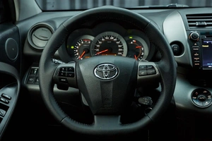 Внедорожник Toyota RAV4 2012 года, 1427000 рублей, Красноярск