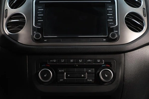 Внедорожник Volkswagen Tiguan 2011 года, 1309000 рублей, Новосибирск