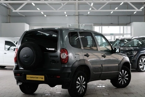 Внедорожник Chevrolet Niva 2017 года, 669000 рублей, Омск