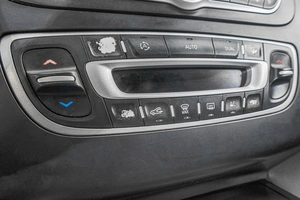 Седан Renault Latitude 2011 года, 899000 рублей, Барнаул