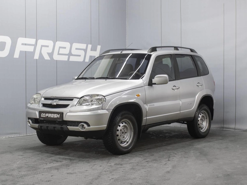 Внедорожник Chevrolet Niva 2010 года, 370000 рублей, Омск