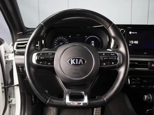Седан Kia K5 2020 года, 2590000 рублей, Омск