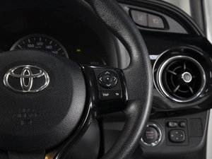 Хетчбэк Toyota Vitz 2019 года, 1310777 рублей, Омск