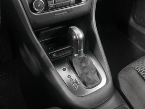 Хетчбэк Volkswagen Golf 2011 года, 749900 рублей, Казань