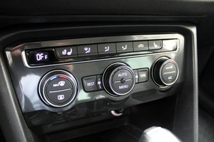 Внедорожник Volkswagen Tiguan 2016 года, 2450000 рублей, Красноярск