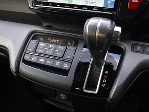 Минивэн Honda Stepwgn Spada 2019 года, 2398000 рублей, Краснодар