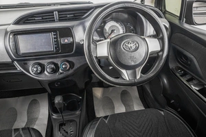 Хетчбэк Toyota Vitz 2014 года, 899000 рублей, Барнаул