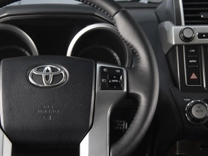 Внедорожник Toyota Land Cruiser Prado 2015 года, 3340000 рублей, Омск