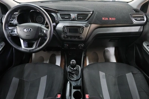 Седан Kia Rio 2014 года, 699000 рублей, Омск