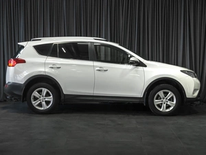 Внедорожник Toyota RAV4 2014 года, 2299000 рублей, Тюмень
