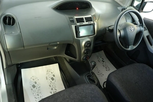 Хетчбэк Toyota Vitz 2010 года, 789000 рублей, Омск