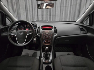 Хетчбэк Opel Astra 2010 года, 550000 рублей, Красноярск