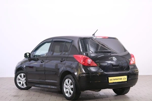 Хетчбэк Nissan Tiida 2010 года, 879000 рублей, Омск