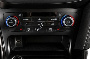 Седан Ford Focus 2018 года, 1049000 рублей, Челябинск