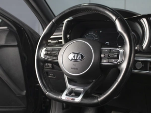 Седан Kia K5 2021 года, 2340000 рублей, Омск