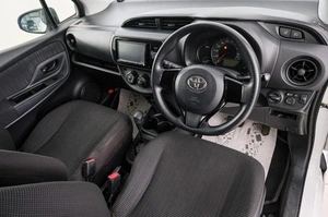 Хетчбэк Toyota Vitz 2017 года, 889000 рублей, Красноярск