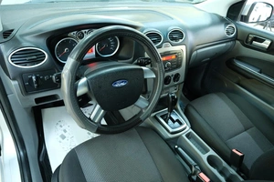 Хетчбэк Ford Focus 2010 года, 799000 рублей, Омск