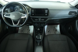 Лифтбек Volkswagen Polo 2021 года, 1609000 рублей, Омск