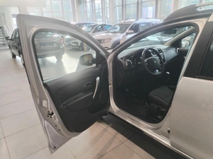 Хэтчбек Renault Sandero 2017 года, 1200000 рублей, Орёл