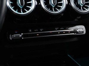 Хетчбэк Mercedes-benz B-класс 2019 года, 1897077 рублей, Москва