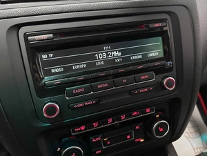 Седан Volkswagen Jetta 2012 года, 890000 рублей, Красноярск