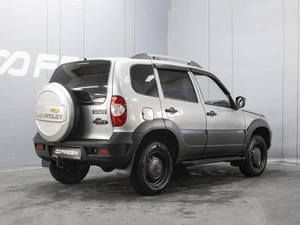 Внедорожник Chevrolet Niva 2015 года, 598000 рублей, Омск