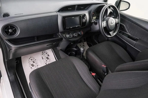 Хетчбэк Toyota Vitz 2019 года, 959000 рублей, Красноярск