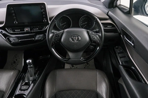 Внедорожник Toyota C-HR 2019 года, 2299000 рублей, Красноярск