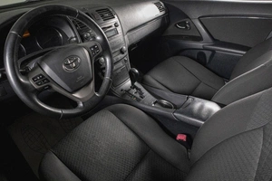 Седан Toyota Avensis 2009 года, 1019000 рублей, Сургут