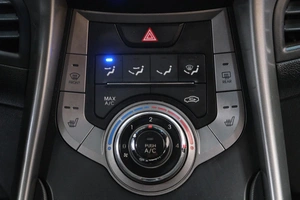 Седан Hyundai Elantra 2012 года, 859000 рублей, Омск
