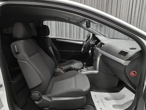 Хетчбэк Opel Astra GTC 2010 года, 549000 рублей, Красноярск
