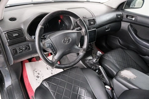 Седан Toyota Avensis 2005 года, 839000 рублей, Красноярск