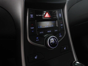 Седан Hyundai Elantra 2015 года, 1180000 рублей, Красный Пахарь