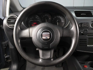 Хетчбэк SEAT Leon 2008 года, 570000 рублей, Омск