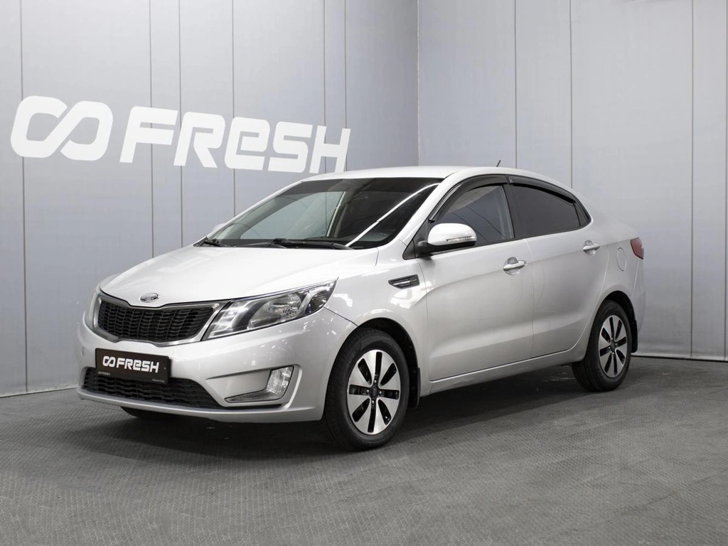 Седан Kia Rio 2013 года, 860000 рублей, Омск