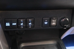 Внедорожник Toyota RAV4 2017 года, 2319000 рублей, Омск
