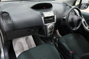 Хетчбэк Toyota Vitz 2007 года, 619000 рублей, Омск