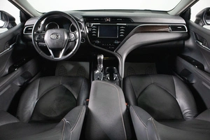 Седан Toyota Camry 2018 года, 2559000 рублей, Сургут