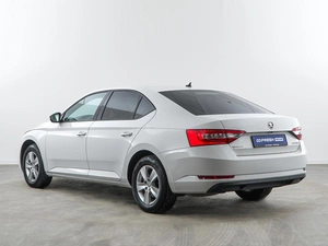 Лифтбек Skoda Superb 2018 года, 2178055 рублей, Москва
