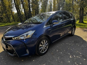 Универсал Toyota Prius Alpha 2017 года, 1850000 рублей, Красноярск