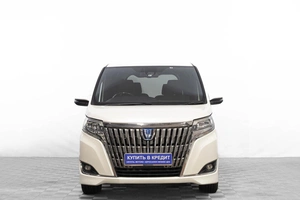 Минивэн Toyota Esquire 2017 года, 2389000 рублей, Барнаул