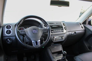 Внедорожник Volkswagen Tiguan 2015 года, 1449000 рублей, Ярославль