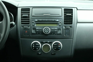 Хетчбэк Nissan Tiida 2011 года, 845000 рублей, Красноярск