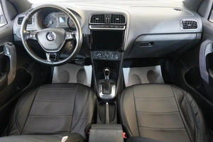 Седан Volkswagen Polo 2010 года, 599000 рублей, Омск