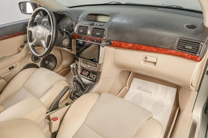 Седан Toyota Avensis 2003 года, 769000 рублей, Челябинск