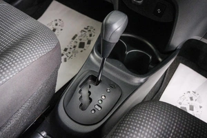 Хетчбэк Toyota Vitz 2019 года, 899000 рублей, Красноярск