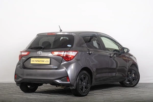 Хетчбэк Toyota Vitz 2017 года, 999000 рублей, Томск