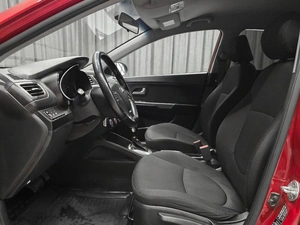 Седан Kia Rio 2016 года, 1030000 рублей, Красноярск